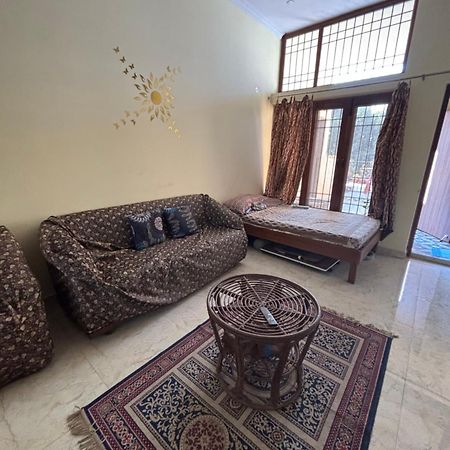 Birds Nest Bed and Breakfast New Delhi Exteriör bild