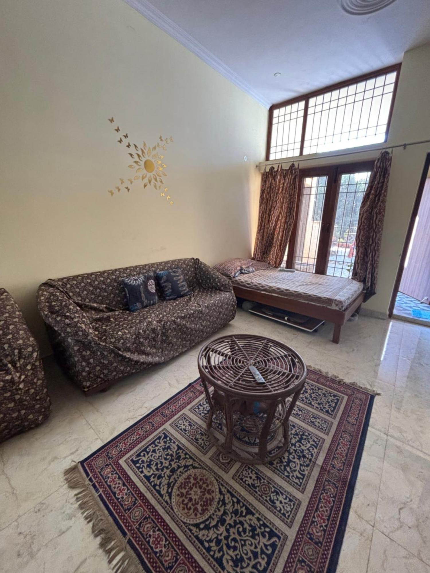 Birds Nest Bed and Breakfast New Delhi Exteriör bild