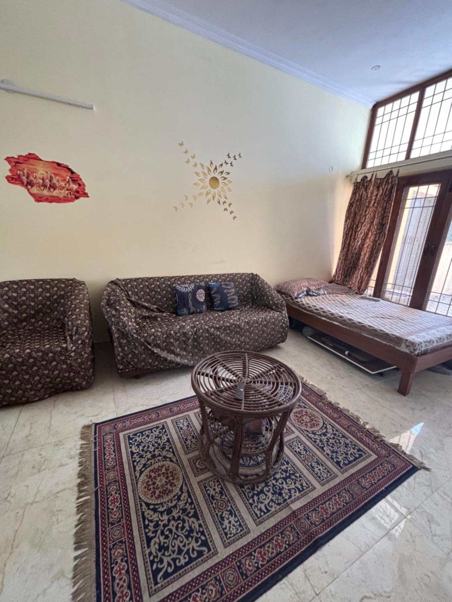 Birds Nest Bed and Breakfast New Delhi Exteriör bild