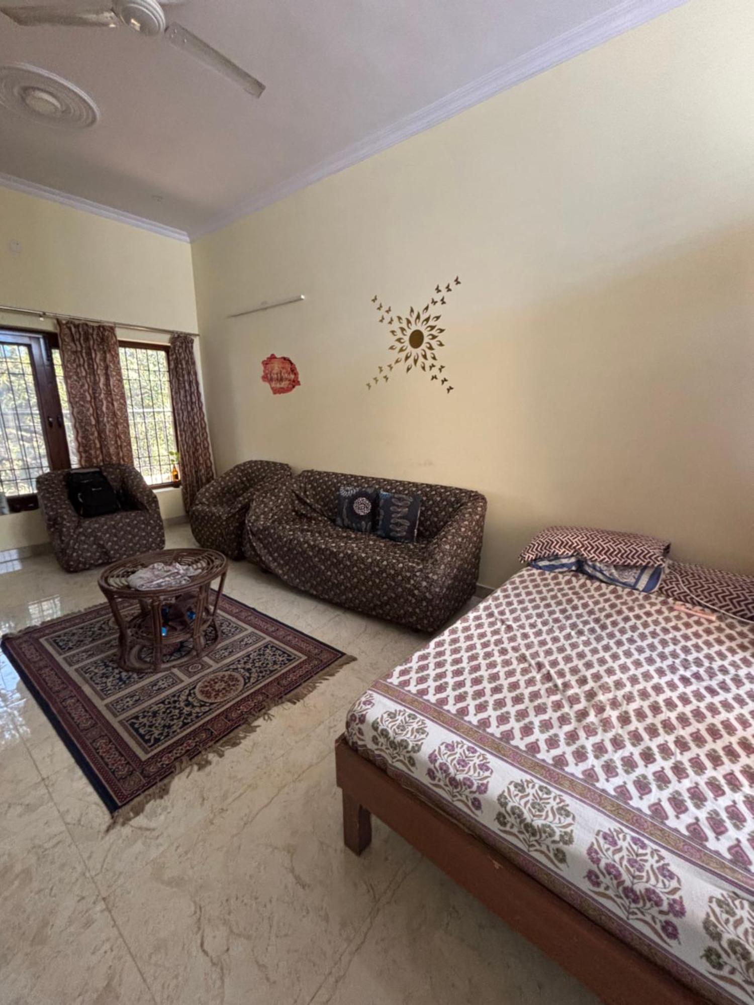 Birds Nest Bed and Breakfast New Delhi Exteriör bild